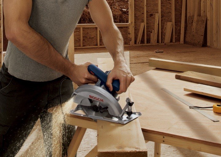 Máy cưa Bosch GKS 140 có thể cưa cắt được góc xiên, góc thẳng Máy cưa Bosch GKS 140 có thể cưa cắt được góc xiên, góc thẳng
