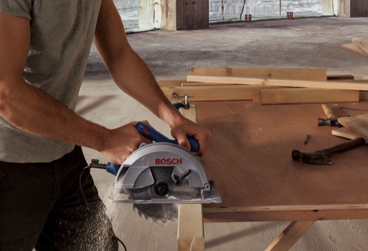 Bosch GKS 140 cắt gỗ với tốc độ cực kì nhanh Bosch GKS 140 cắt gỗ với tốc độ cực kì nhanh