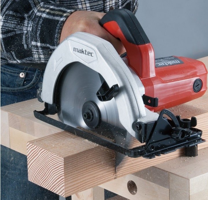 Máy thực hiện cưa gỗ dễ dàng, vết cưa đẹp