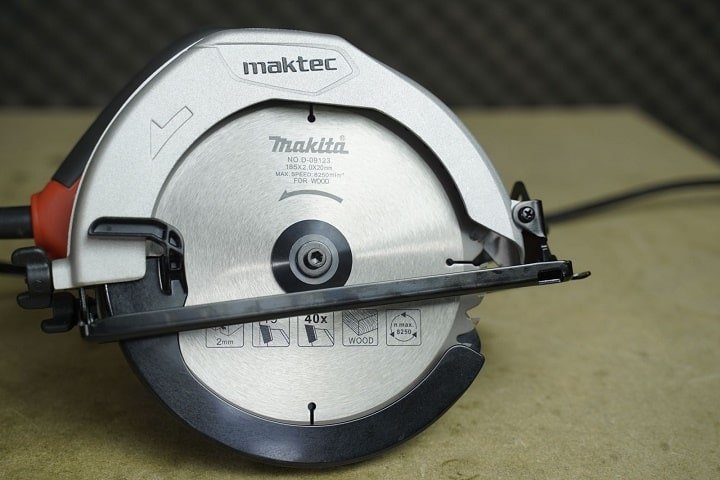 Máy cưa gỗ Maktec MT583 độ bền cao, đĩa cưa cứng