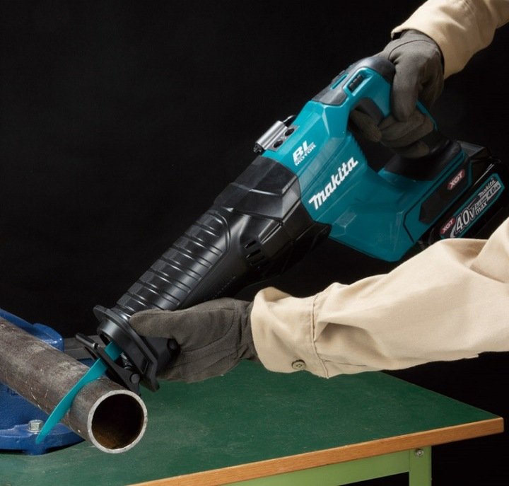 Makita JR001GZ hoạt động mạnh mẽ, cưa tốc độ nhanh Makita JR001GZ hoạt động mạnh mẽ, cưa tốc độ nhanh