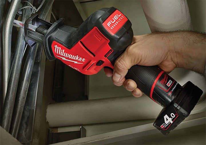 Cắt kim loại là chuyện dễ dàng với Milwaukee M12 CHZ-0