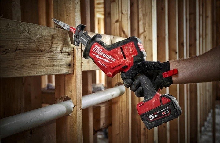 Milwaukee M18 FHZ-0 có tốc độ cắt nhanh, hoạt động êm ái Milwaukee M18 FHZ-0 có tốc độ cắt nhanh, hoạt động êm ái