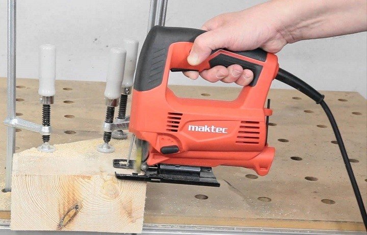Máy vận hành bền bỉ, khả năng cưa vật liệu hiệu quả cao Máy vận hành bền bỉ, khả năng cưa vật liệu hiệu quả cao