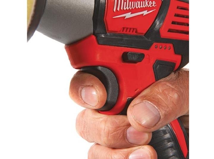 Thiết kế tay cầm và cò bấm thuận tiện khi thao tác Thiết kế tay cầm và cò bấm thuận tiện khi thao tác
