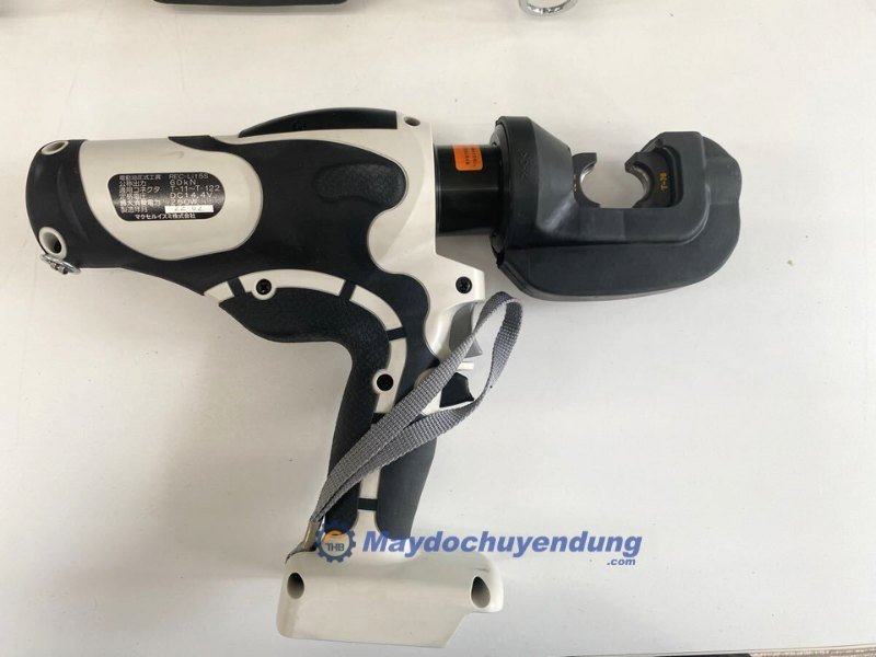 IZUMI REC-Li15S thiết kế gọn nhẹ, thao tác cầm nắm dễ dàng