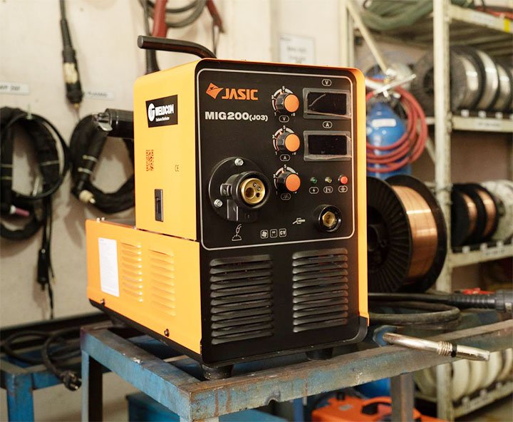 Hình ảnh thực tế của máy hàn mig jasic 200 j03 Hình ảnh thực tế của máy hàn mig jasic 200 j03