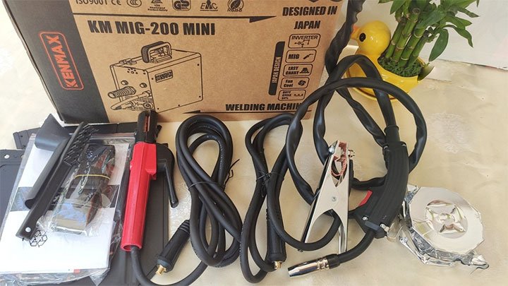 Máy hàn điện tử Kenmax KM MIG 200Mini đã được trang bị đầy đủ phụ kiện