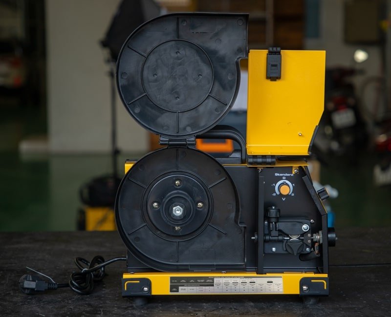 Thiết kế máy hàn Hồng Ký HKF1200S với hộp đựng dây hàn