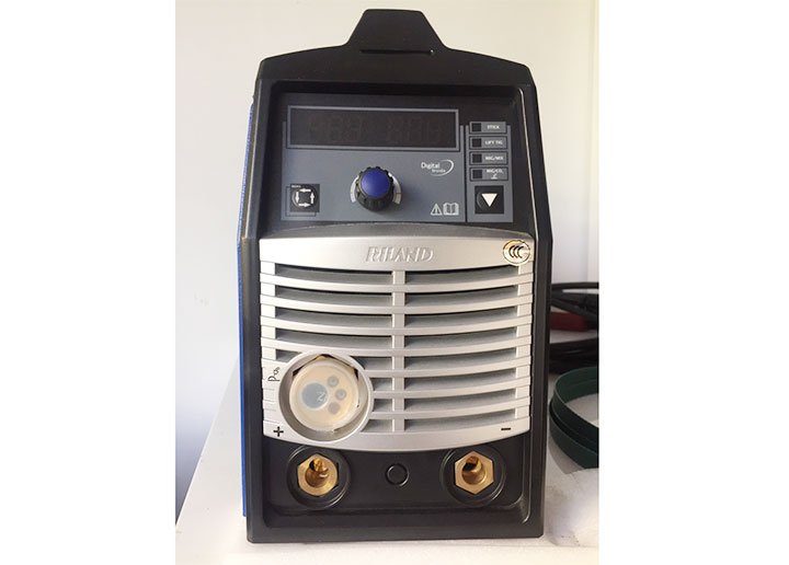 Hình ảnh thực tế của máy hàn Riland MIG 180GDM Hình ảnh thực tế của máy hàn Riland MIG 180GDM
