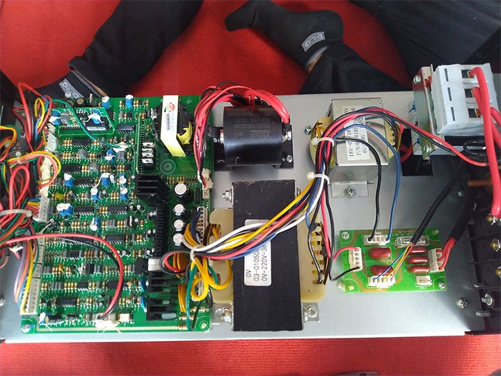 Linh kiện bên trong máy hàn Riland NBC 350GW Linh kiện bên trong máy hàn Riland NBC 350GW