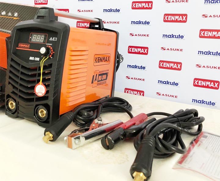 Kenmax ARC 200 có trọng lượng 5,5kg Kenmax ARC 200 có trọng lượng 5,5kg