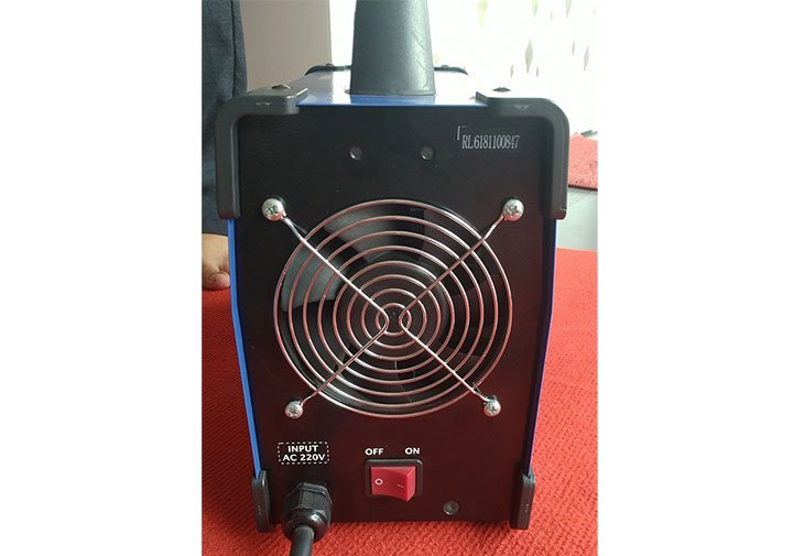 Mặt sau của Riland ARC 200 CT