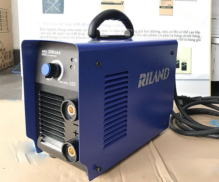 Riland ARC 200GE II thiết kế cứng cáp, chỉ nặng 3,4kg Riland ARC 200GE II thiết kế cứng cáp, chỉ nặng 3,4kg