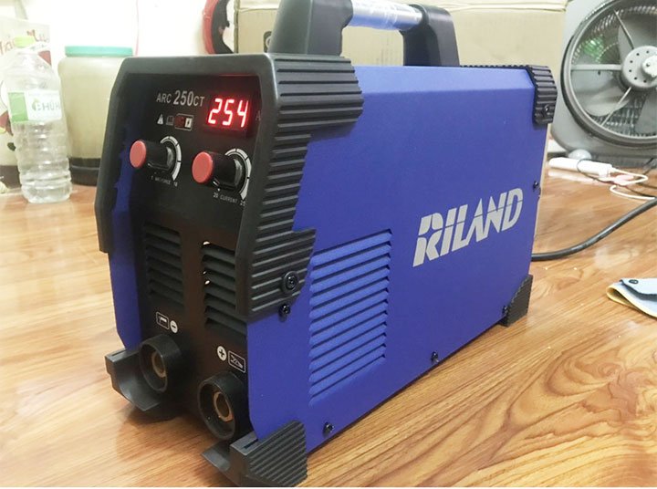 Hình ảnh thực tế máy hàn Riland ARC 250 CT