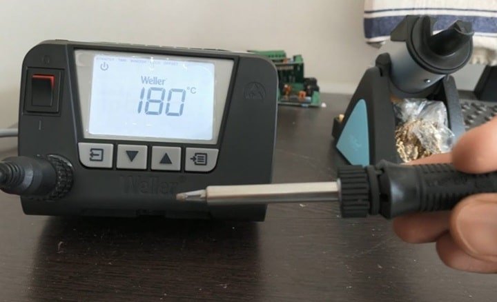 Máy có thiết kế chắc chắn đi kèm tay hàn WSP 80 Máy có thiết kế chắc chắn đi kèm tay hàn WSP 80