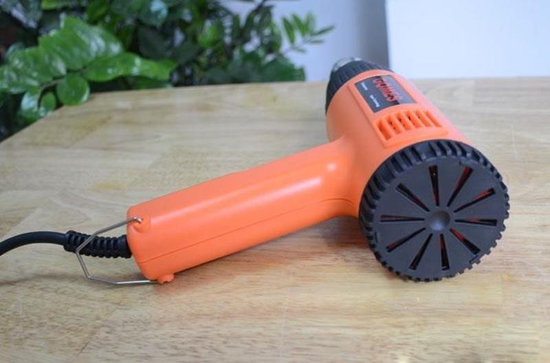 Khe tản nhiệt đặt ở đuôi máy bảo vệ động cơ hiệu quả