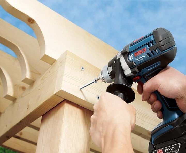 Bosch GSR 18V-EC có khả năng bắt vít trơn tru