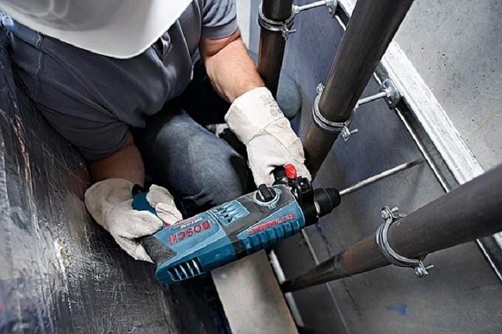 Máy khoan Bosch GBH 2-18 RE có thể khoan tại mọi vị trí