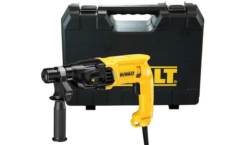 Dewalt D25032K được đi kèm với hộp đựng bằng nhựa Dewalt D25032K được đi kèm với hộp đựng bằng nhựa