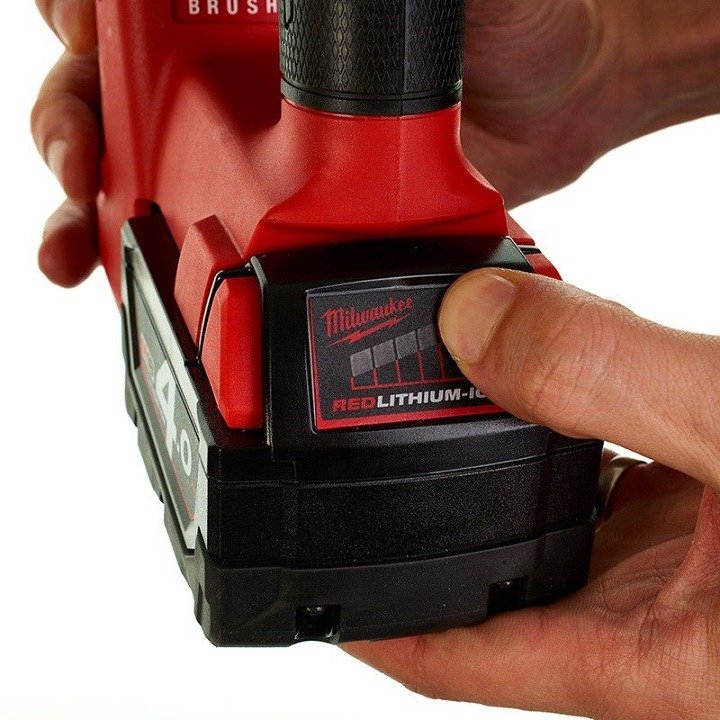 Máy hoạt động với 3 chức năng khoan búa, khoan thường, đục Máy hoạt động với 3 chức năng khoan búa, khoan thường, đục