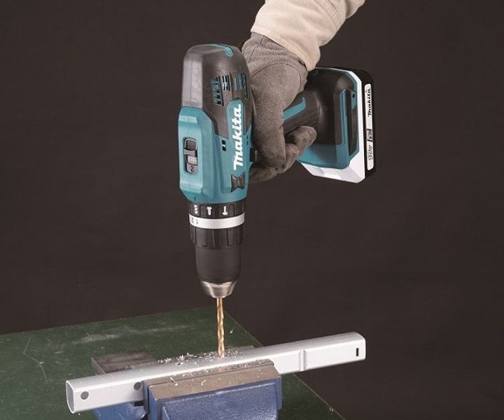 Máy khoan pin Makita HP488DWE có khả năng khoan bền bỉ Máy khoan pin Makita HP488DWE có khả năng khoan bền bỉ