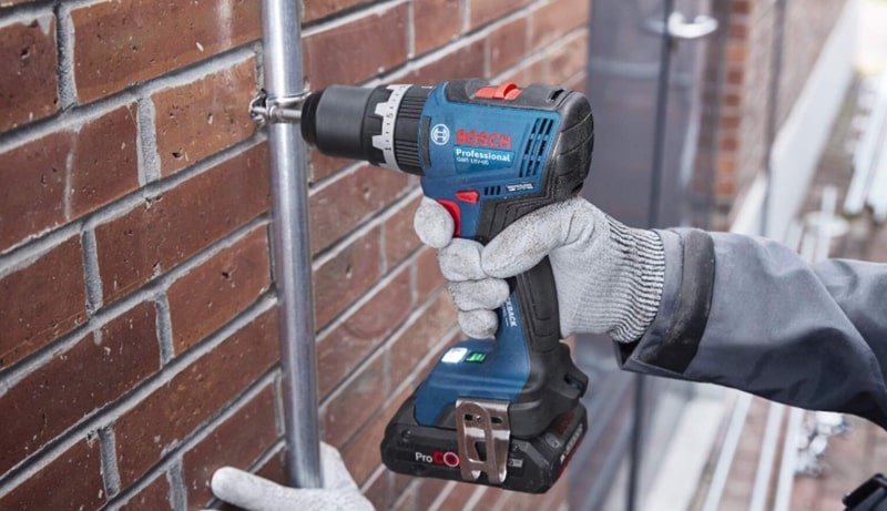 Máy khoan pin Bosch GSB 18V-65 khoan tốt trên tường Máy khoan pin Bosch GSB 18V-65 khoan tốt trên tường