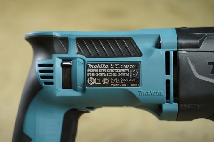 Makita 8701B khoan mạnh mẽ,hoạt động ổn định Makita 8701B khoan mạnh mẽ,hoạt động ổn định