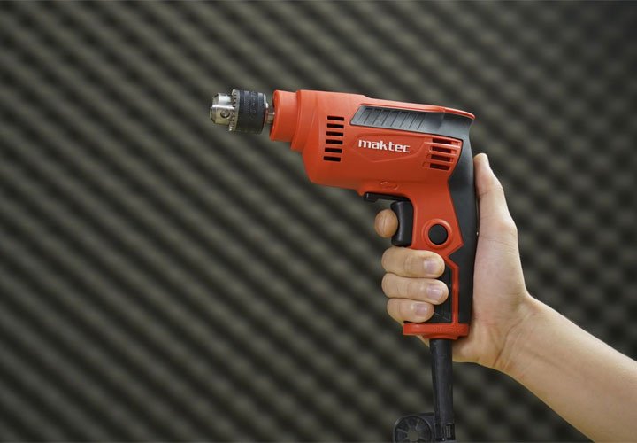 Máy khoan cầm tay Maktec MT653 thiết kế nhỏ gọn Máy khoan cầm tay Maktec MT653 thiết kế nhỏ gọn
