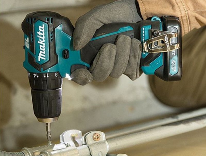 Máy khoan pin Makita DDF483RTE 18V