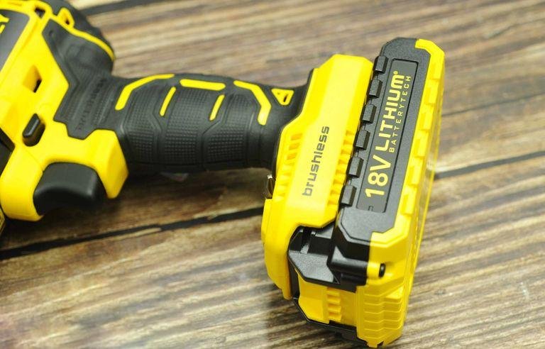 Stanley SBH201D2K sử dụng động cơ không chổi than Stanley SBH201D2K sử dụng động cơ không chổi than