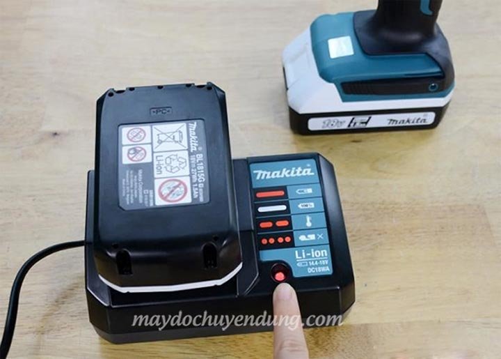 Đế sạc của khoan pin Makita HP457DWE 18V Đế sạc của khoan pin Makita HP457DWE 18V