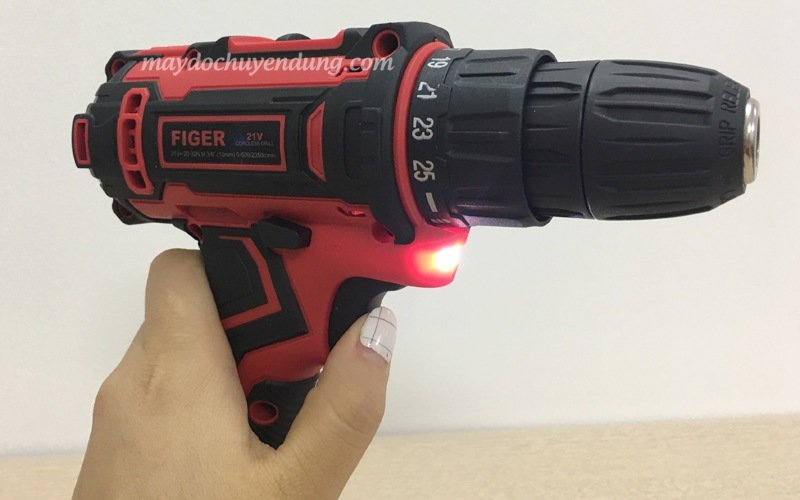 Máy khoan Figer 21V có đi kèm theo đèn chiếu sáng