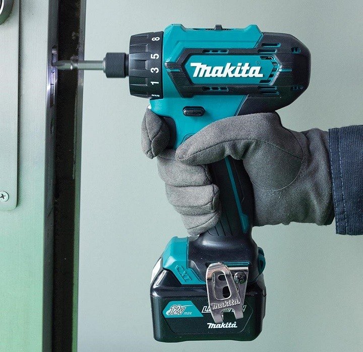 Makita DF033DZ hoạt động mạnh mẽ