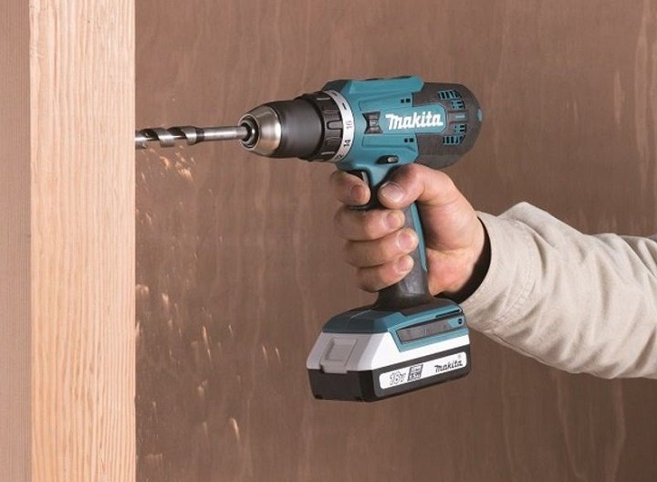 Makita DF488DWE có khả năng làm việc mạnh mẽ