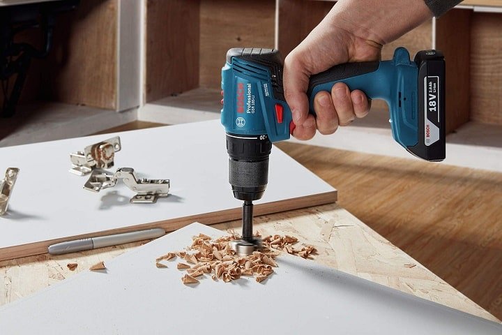 Máy khoan Bosch GSR 185-LI làm việc mạnh với pin 18V