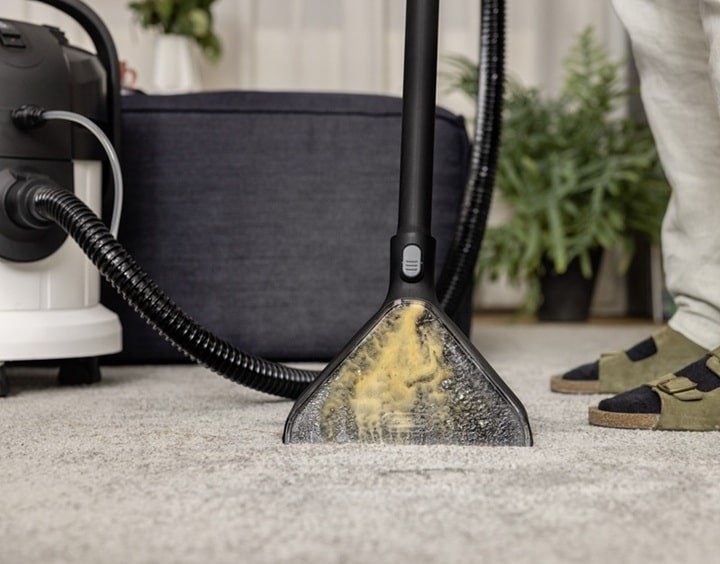 Máy làm sạch Karcher SE 4 có chức năng làm sạch sâu khi giặt thảm Máy làm sạch Karcher SE 4 có chức năng làm sạch sâu khi giặt thảm