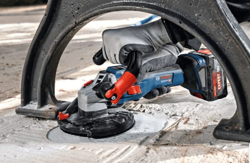 Máy mài bê tông dùng pin Bosch GBR 18V-15 S Solo có nhiều công nghệ hiện đại Máy mài bê tông dùng pin Bosch GBR 18V-15 S Solo có nhiều công nghệ hiện đại