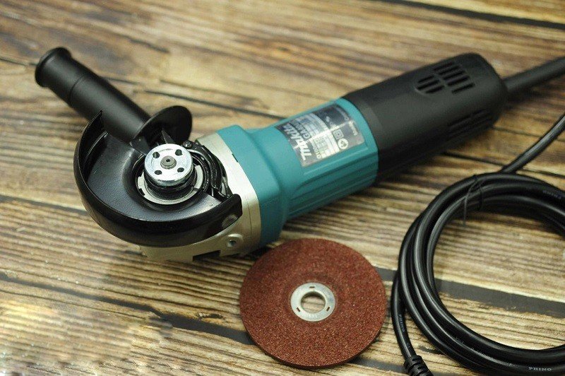 Máy mài góc Makita GA4040C 1100W Máy mài góc Makita GA4040C có đi kèm tay nắm phụ và đĩa mài