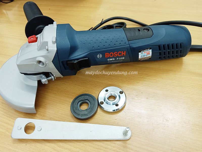 Máy mài góc Bosch GWS 7-125 hoạt động ổn định Máy mài góc Bosch GWS 7-125 hoạt động ổn định và mạnh mẽ.