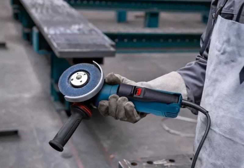Bosch GWS 12-125 P sử dụng công tắc bóp an toàn