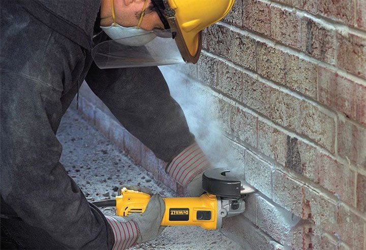Máy mài đá Dewalt DW820 có thể thực hiện cắt đá vượt trội nếu được thay đĩa cắt chuyên dụng Máy mài đá Dewalt DW820 có thể thực hiện cắt đá vượt trội nếu được thay đĩa cắt chuyên dụng
