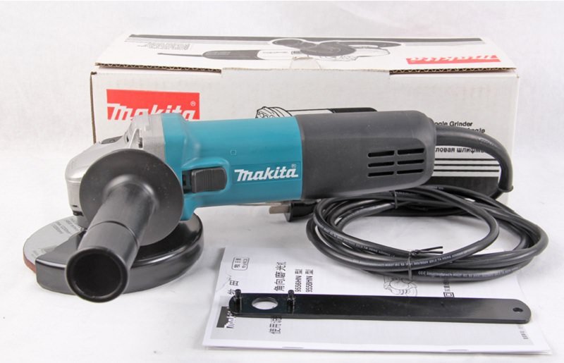 Máy mài góc Makita 9558HN được trang bị sẵn tay nắm phụ Máy mài góc Makita 9558HN được trang bị sẵn tay nắm phụ