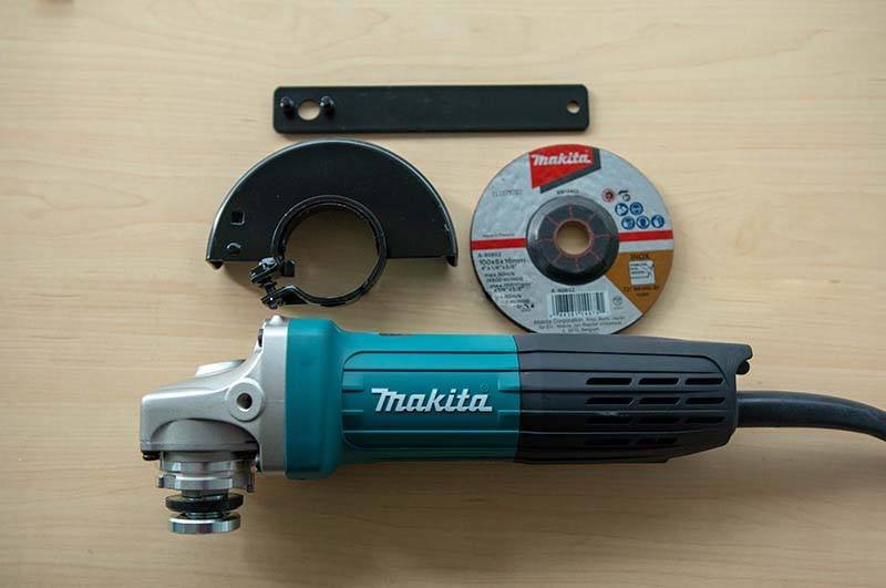Phụ kiện đi kèm với máy mài góc Makita GA4031