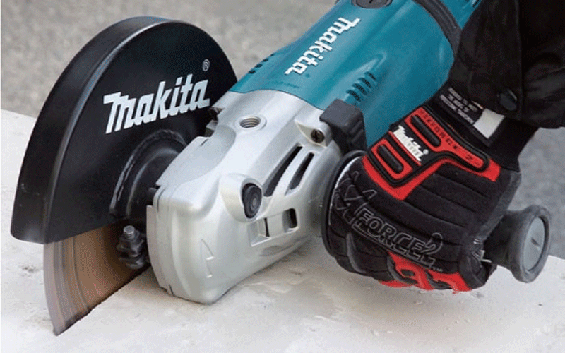 Makita GA7030 có thể cắt vật liệu dễ dàng Makita GA7030 có thể cắt vật liệu dễ dàng