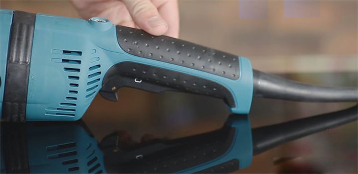 Makita GA7030R thiết kế công tắc đuôi Makita GA7030R thiết kế công tắc đuôi