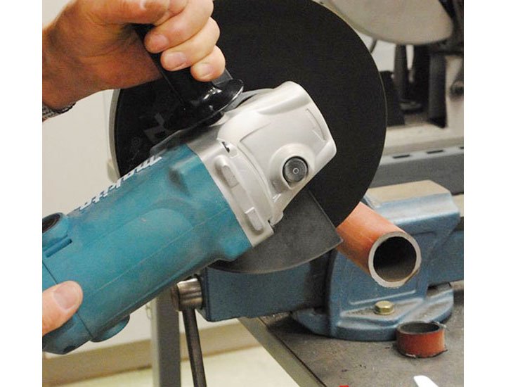 Máy mài góc Makita GA9061R cắt kim loại dễ dàng Máy mài góc Makita GA9061R cắt kim loại dễ dàng