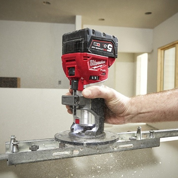 Milwaukee M18 FTR-0X0 hoạt động bền lâu, sử dụng pin Lithium-Ion