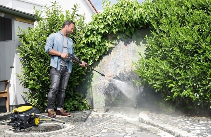 Máy phun xịt áp lực cao Karcher K 5 Compact có công suất lớn Máy phun xịt áp lực cao Karcher K 5 Compact có công suất lớn