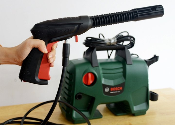 Súng phun AQT 110 nhẹ, dễ lắp đặt và sử dụng Súng phun AQT 110 nhẹ, dễ lắp đặt và sử dụng